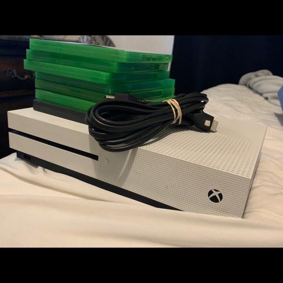 Console is in perfect condition comes with wires, video games and a controller. - Picture 4 of 7